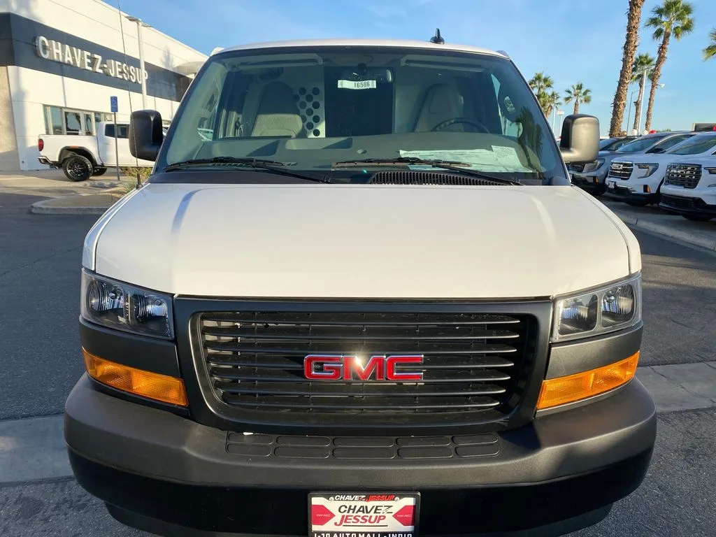 GMC Savana photo 30