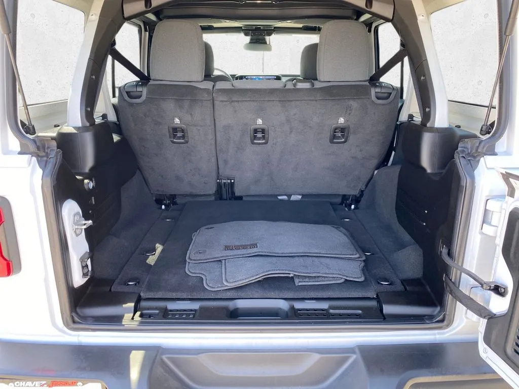 Jeep Wrangler photo 25