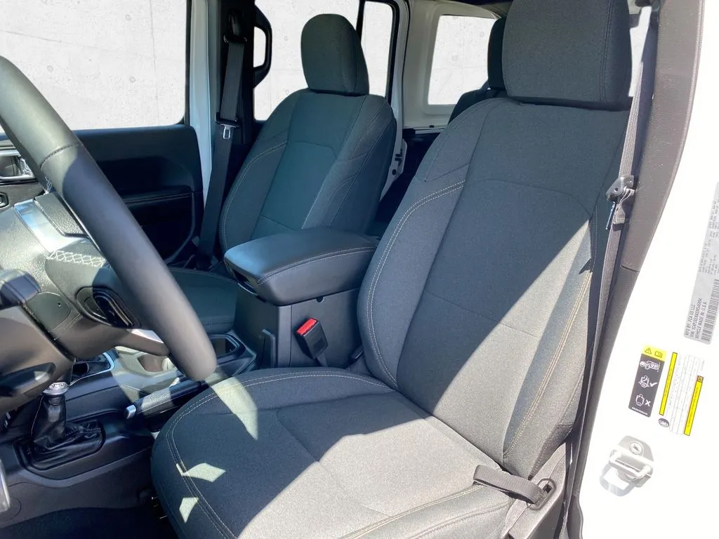 Jeep Wrangler photo 18