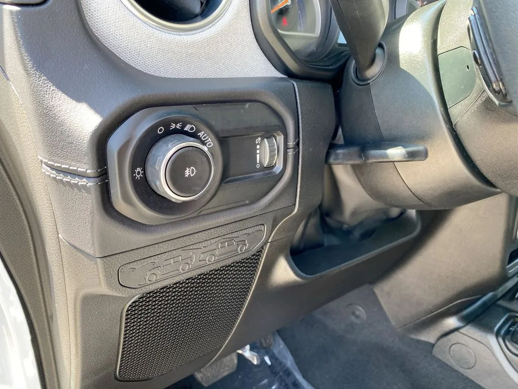 Jeep Wrangler photo 17