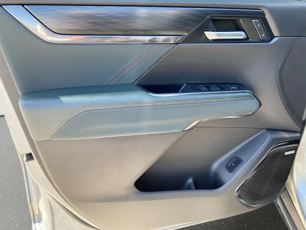 GMC Acadia photo 25