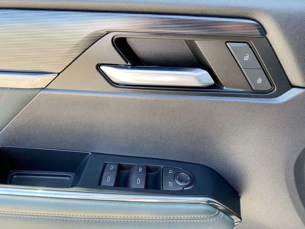 GMC Acadia photo 26