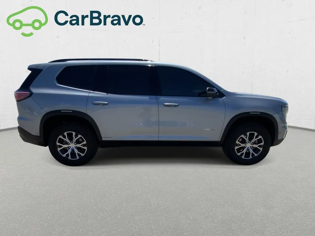 GMC Acadia photo 11