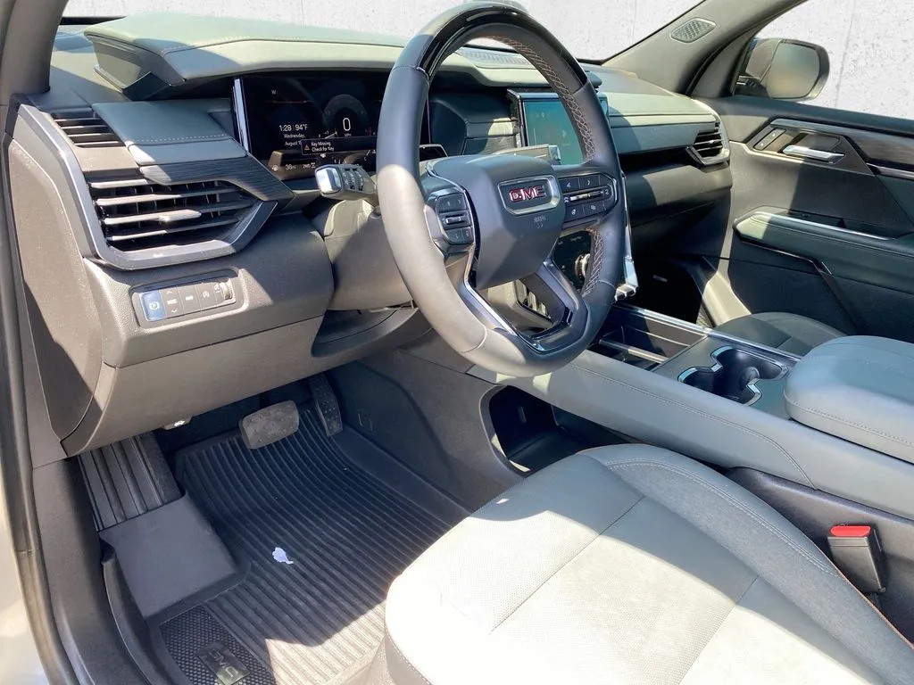 GMC Acadia photo 12