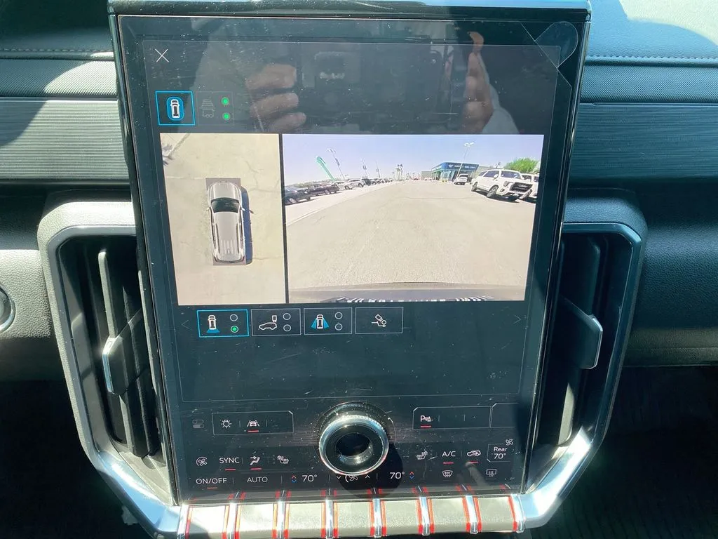 GMC Acadia photo 17