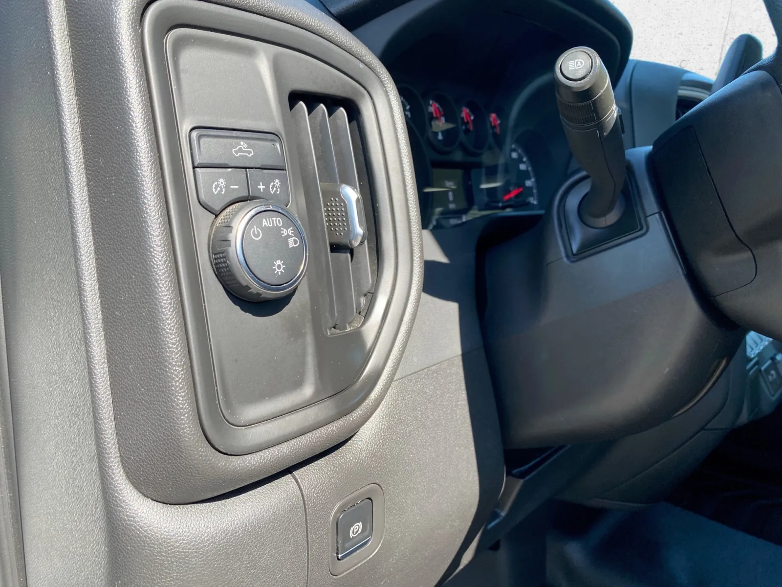 Chevrolet Silverado photo 17