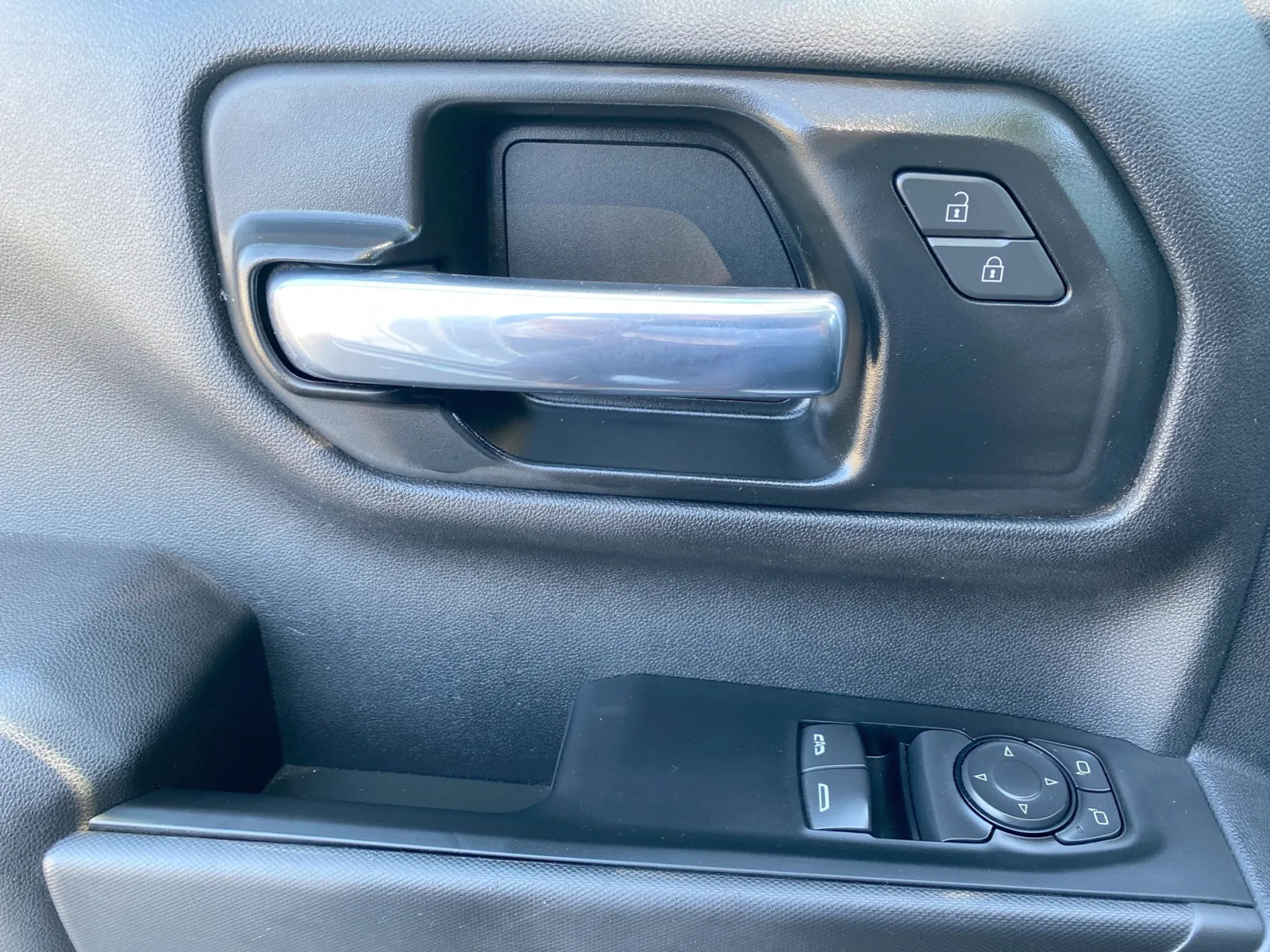 Chevrolet Silverado photo 22