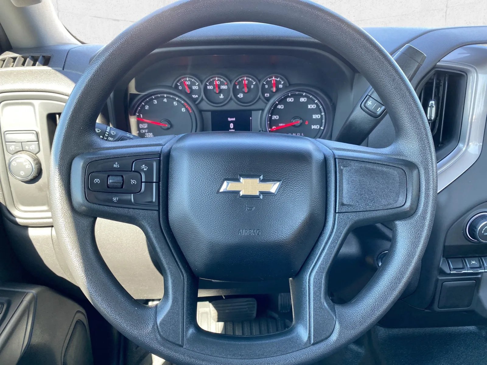 Chevrolet Silverado photo 11