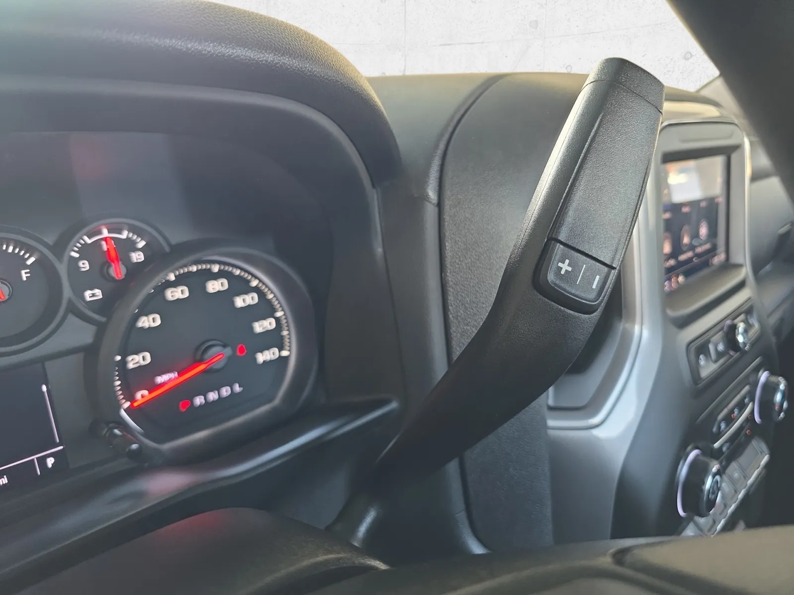 Chevrolet Silverado photo 16