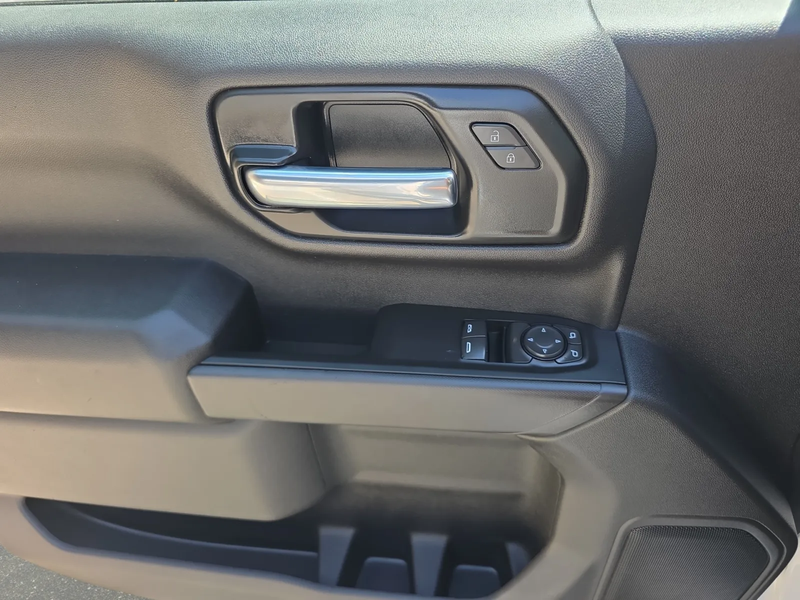 Chevrolet Silverado photo 24