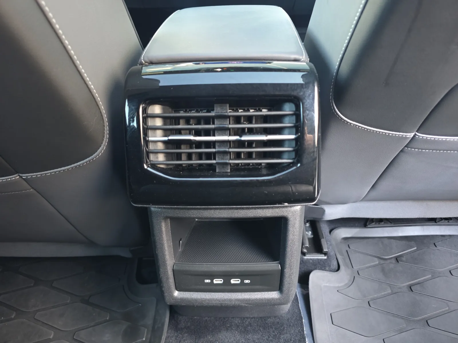 Volkswagen ID.4 photo 22