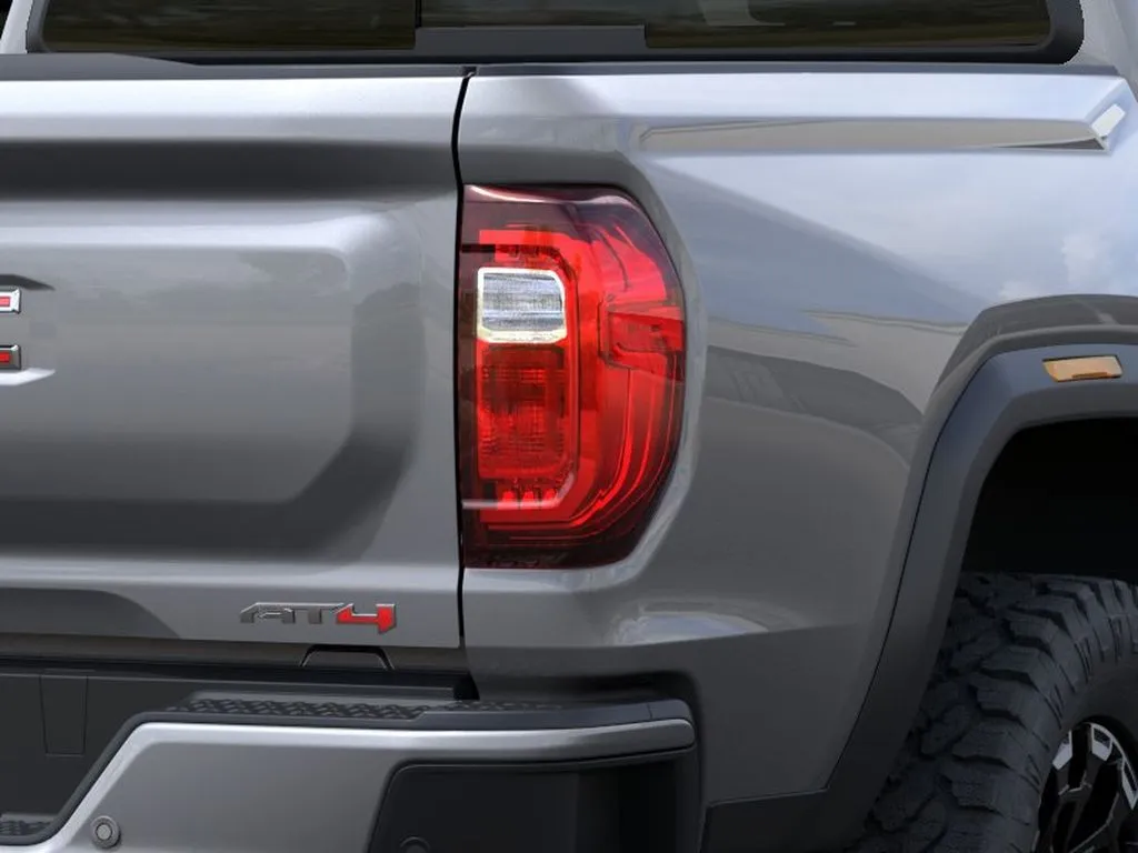 GMC Canyon photo 11