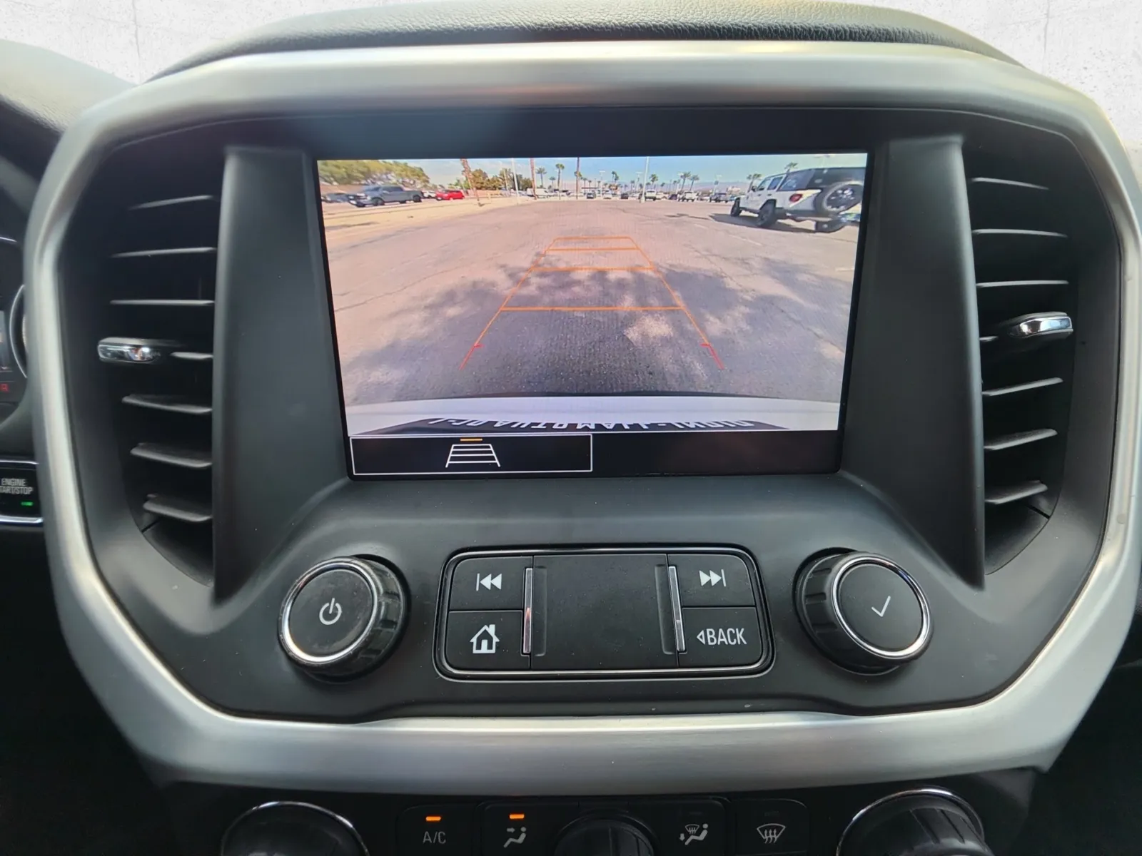 GMC Acadia photo 17