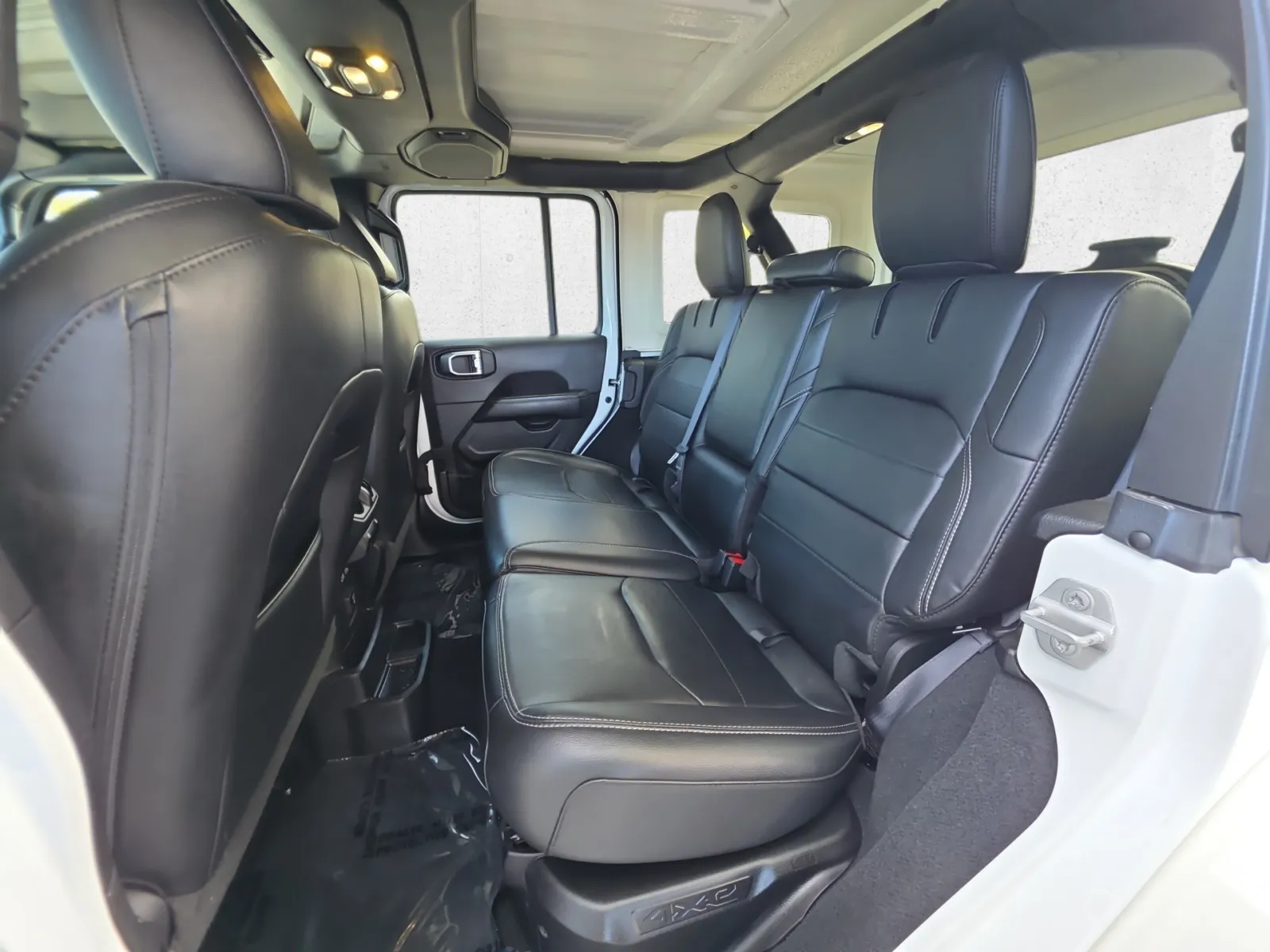 Jeep Wrangler photo 26