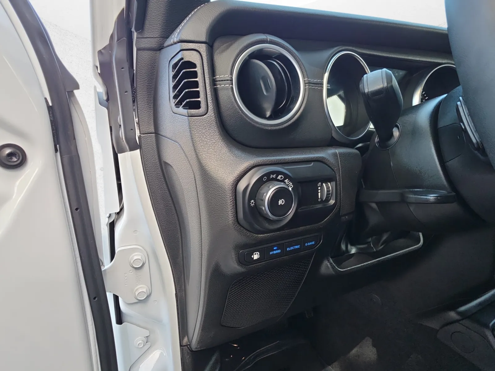 Jeep Wrangler photo 18