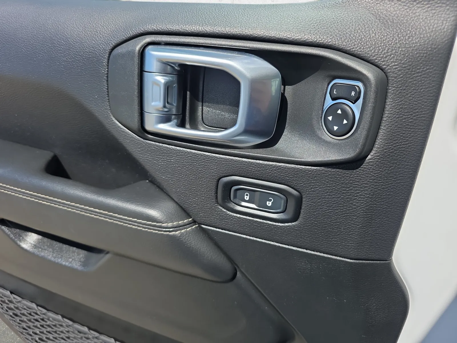 Jeep Wrangler photo 24