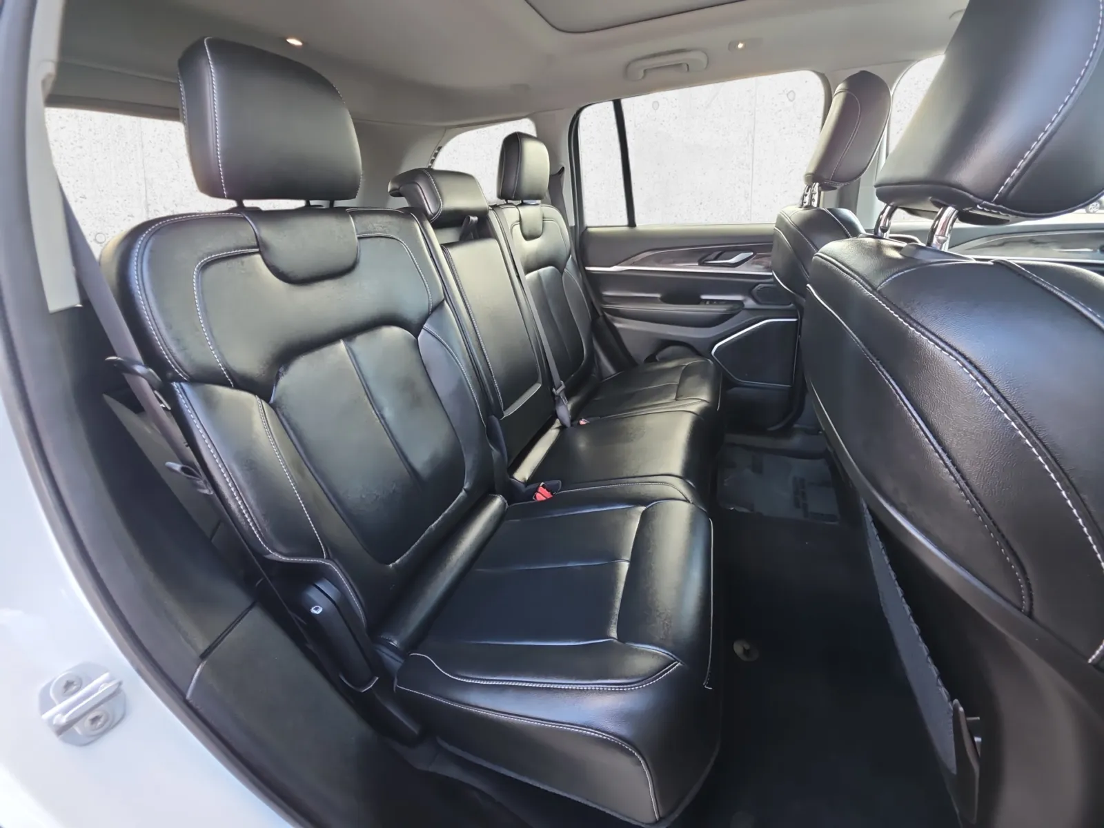 Jeep Grand Cherokee photo 28