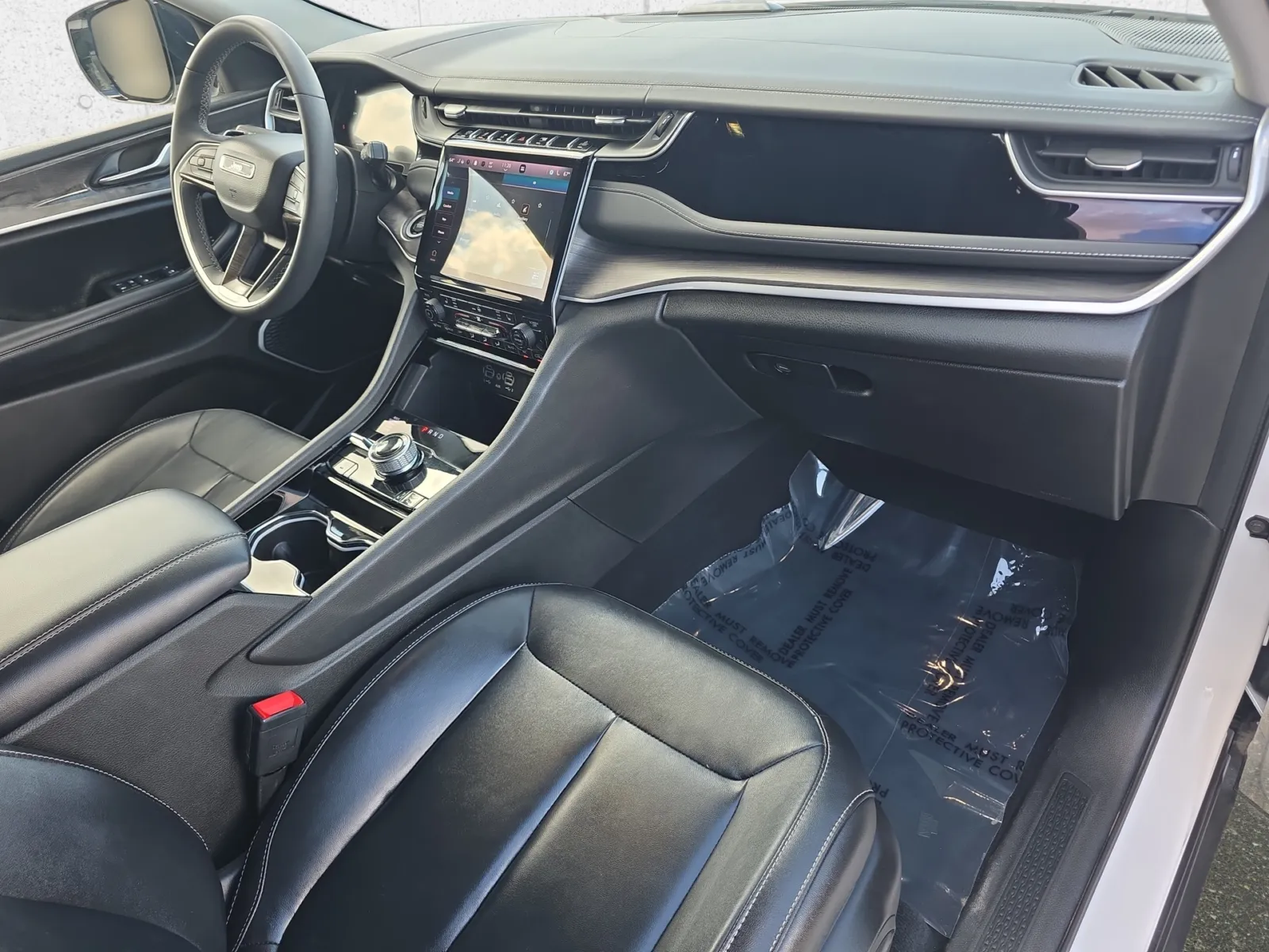 Jeep Grand Cherokee photo 30