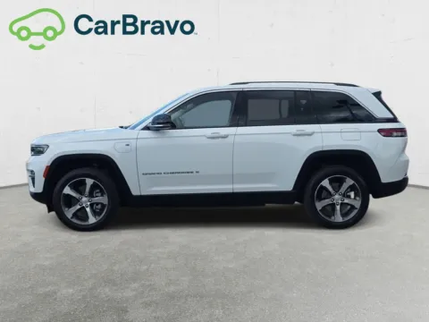 More photos of 2022 Jeep Grand Cherokee 4xe at Chavez-Jessup GMC, CA