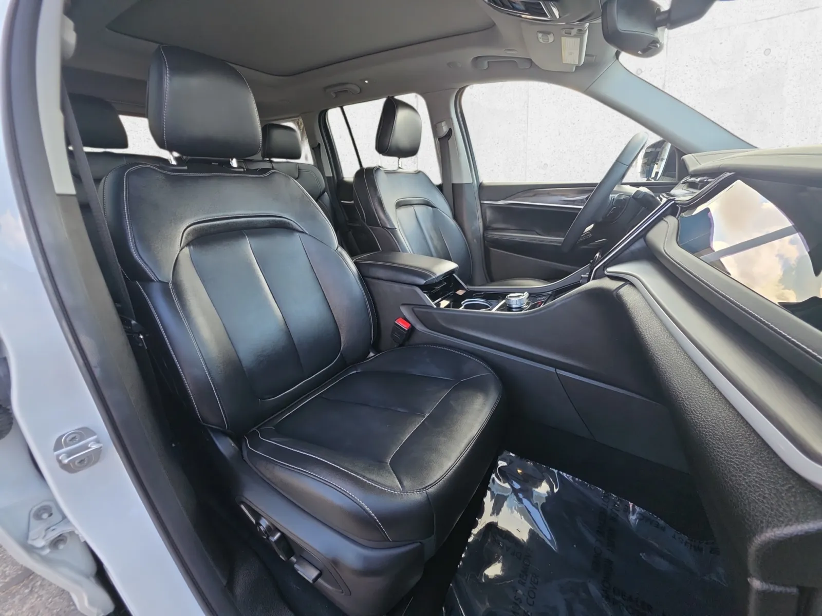 Jeep Grand Cherokee photo 29