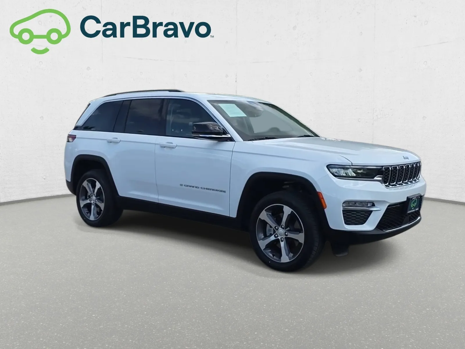 Jeep Grand Cherokee photo 2