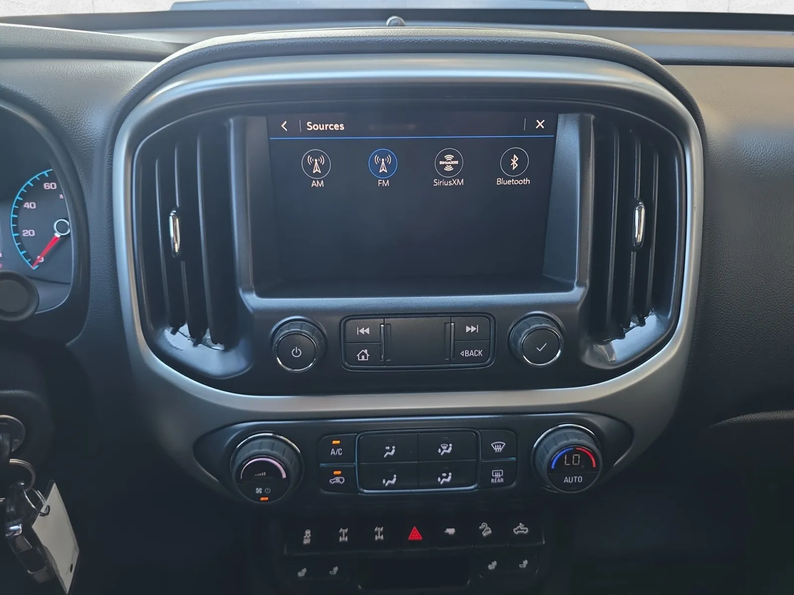 Chevrolet Colorado photo 13