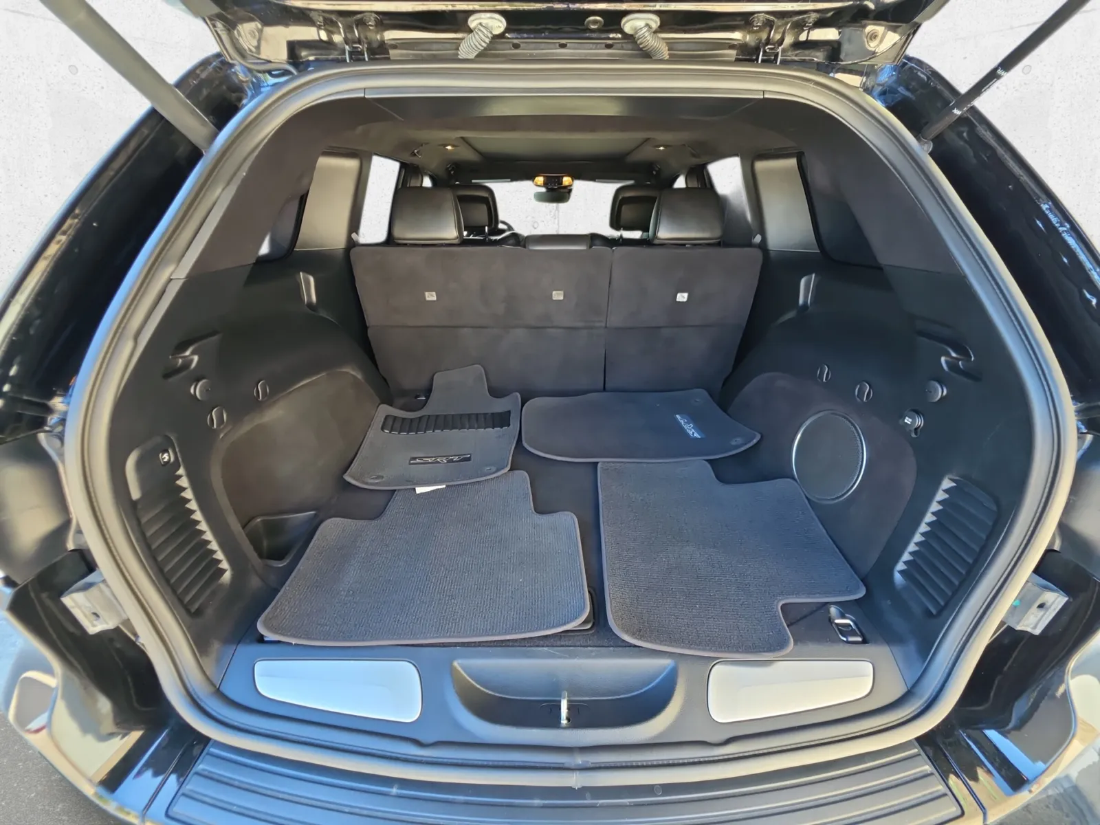 Jeep Grand Cherokee photo 27