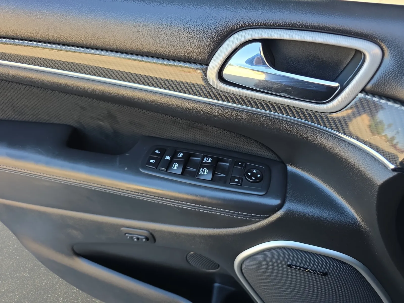 Jeep Grand Cherokee photo 24