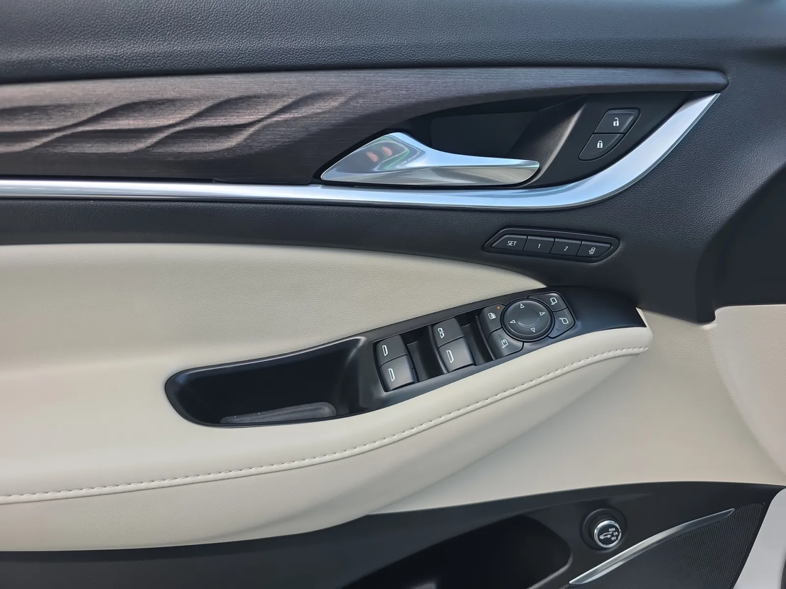 Buick Enclave photo 24