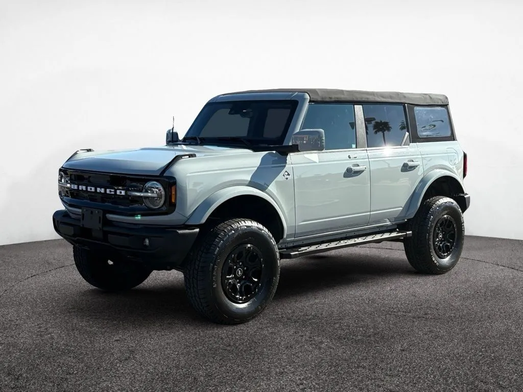 2022 Ford Bronco 4-Door Outer Banks's photo