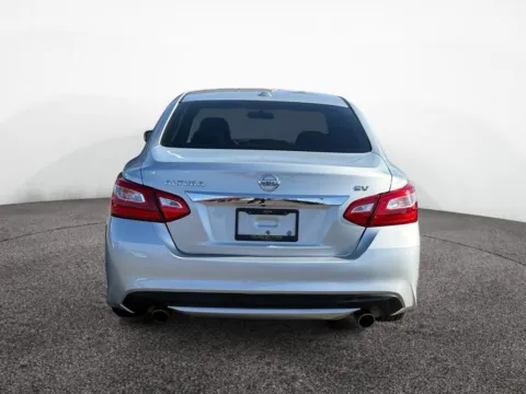 More photos of 2017 Nissan Altima 2.5 SV at House of Cars Arizona: Phoenix, Scottsdale, Tempe, Mesa, AZ