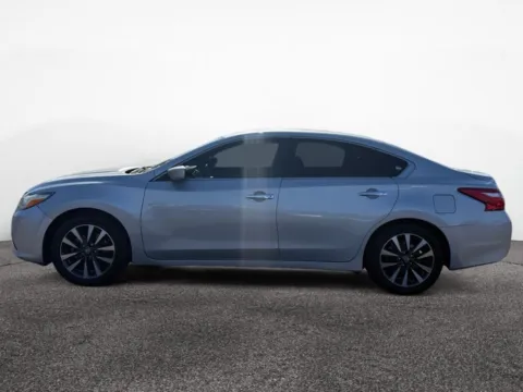 Photos of 2017 Nissan Altima 2.5 SV for sale in Scottsdale, AZ at House of Cars Arizona: Phoenix, Scottsdale, Tempe, Mesa