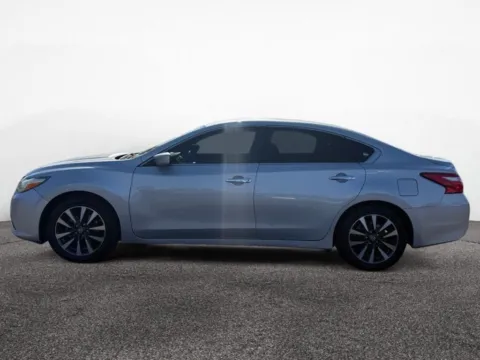 Photos of 2017 Nissan Altima 2.5 SV for sale in Scottsdale, AZ at House of Cars Arizona: Phoenix, Scottsdale, Tempe, Mesa