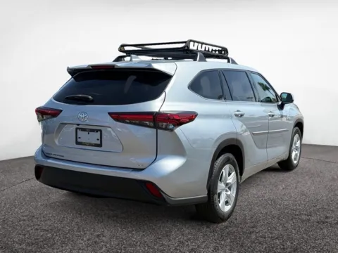 More photos of 2021 Toyota Highlander LE at House of Cars Arizona: Phoenix, Scottsdale, Tempe, Mesa, AZ