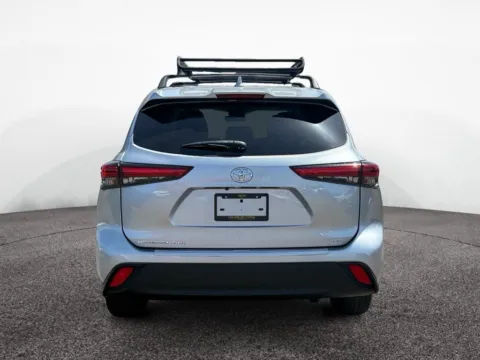 More photos of 2021 Toyota Highlander LE at House of Cars Arizona: Phoenix, Scottsdale, Tempe, Mesa, AZ