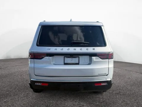 More photos of 2023 Jeep Wagoneer L Series III 4x4 at House of Cars Arizona: Phoenix, Scottsdale, Tempe, Mesa, AZ