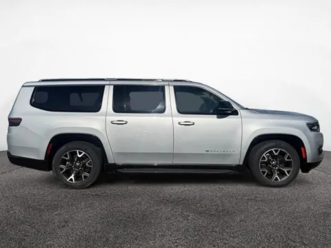More photos of 2023 Jeep Wagoneer L Series III 4x4 at House of Cars Arizona: Phoenix, Scottsdale, Tempe, Mesa, AZ