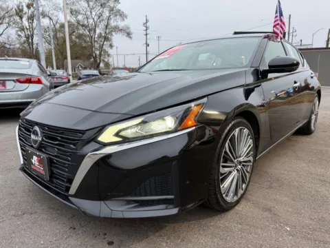 More photos of 2023 NISSAN ALTIMA 2.5 SL at Ride Time Auto Finance Crown Point, IN