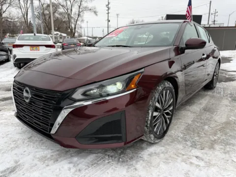 More photos of 2023 NISSAN ALTIMA 2.5 SV at Ride Time Auto Finance Crown Point, IN