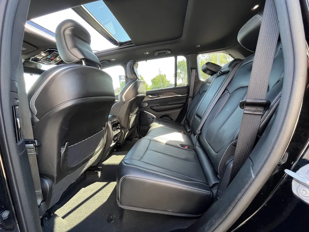2023 Jeep Grand Cherokee Overland 4xe - Photo 12