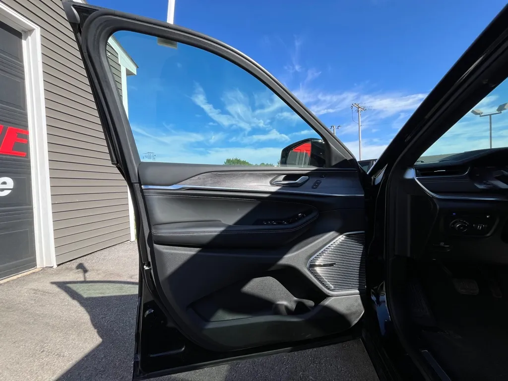 2023 Jeep Grand Cherokee Overland 4xe - Photo 14