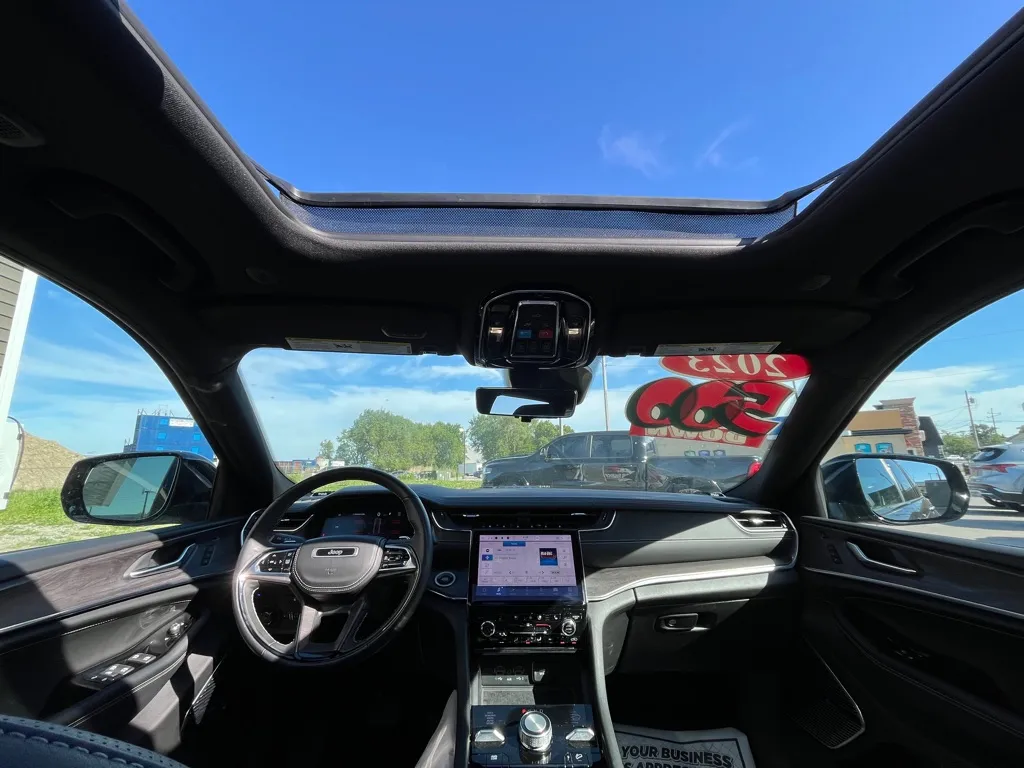 2023 Jeep Grand Cherokee Overland 4xe - Photo 13