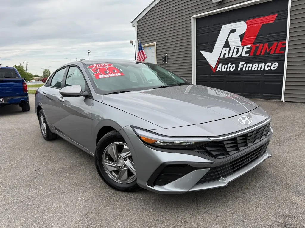 Gray 2025 HYUNDAI ELANTRA SE for sale in Crown Point, IN