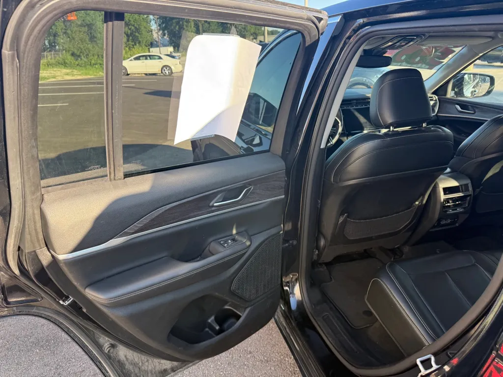 2023 Jeep Grand Cherokee Limited - Photo 17