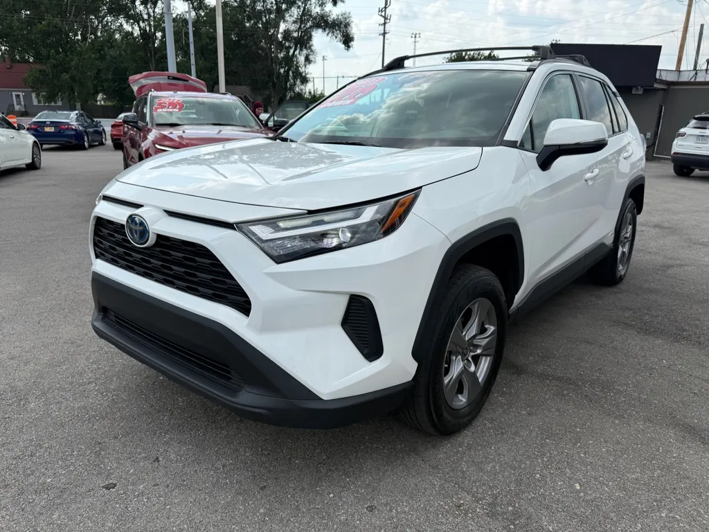 2023 Toyota RAV4 LE - Photo 5