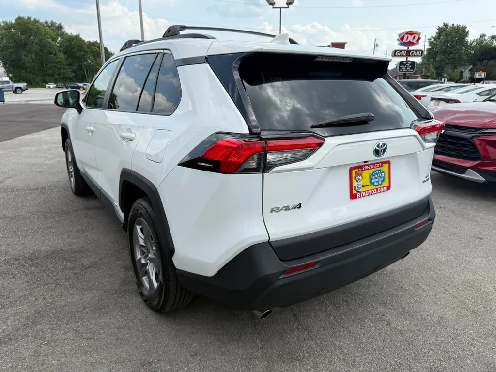 2023 Toyota RAV4 LE - Photo 8