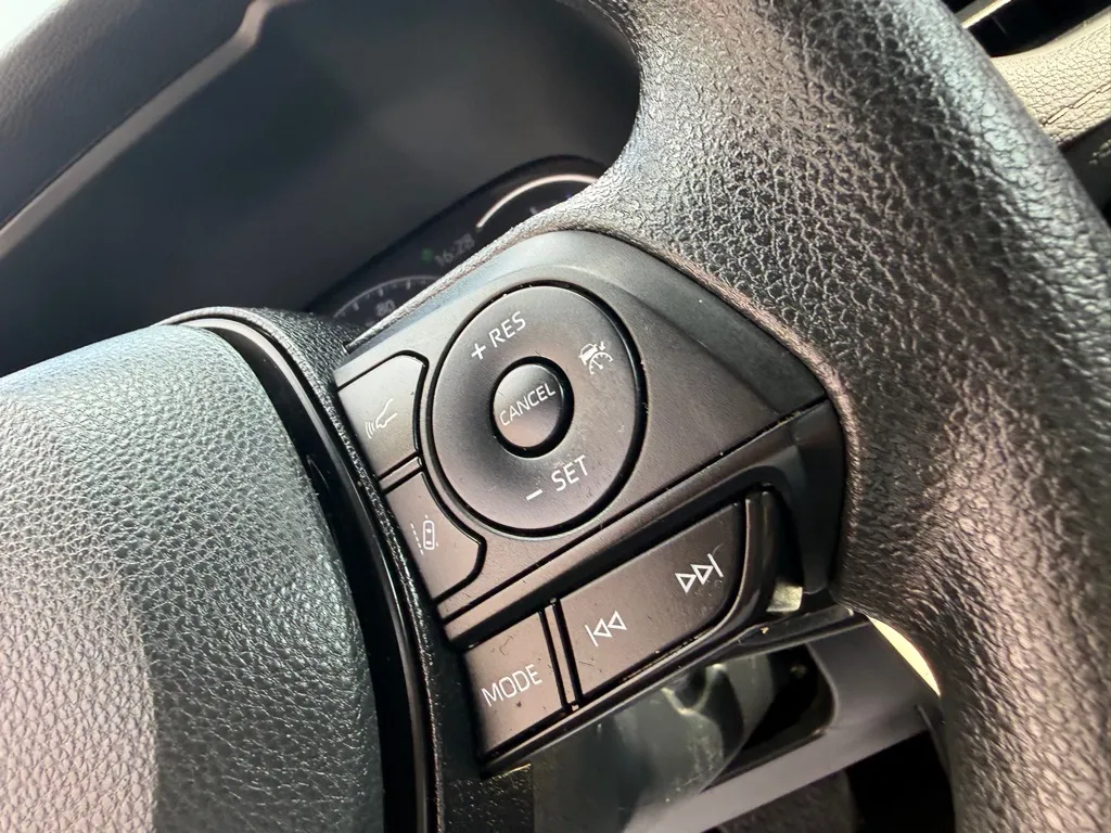 2023 Toyota RAV4 LE - Photo 23