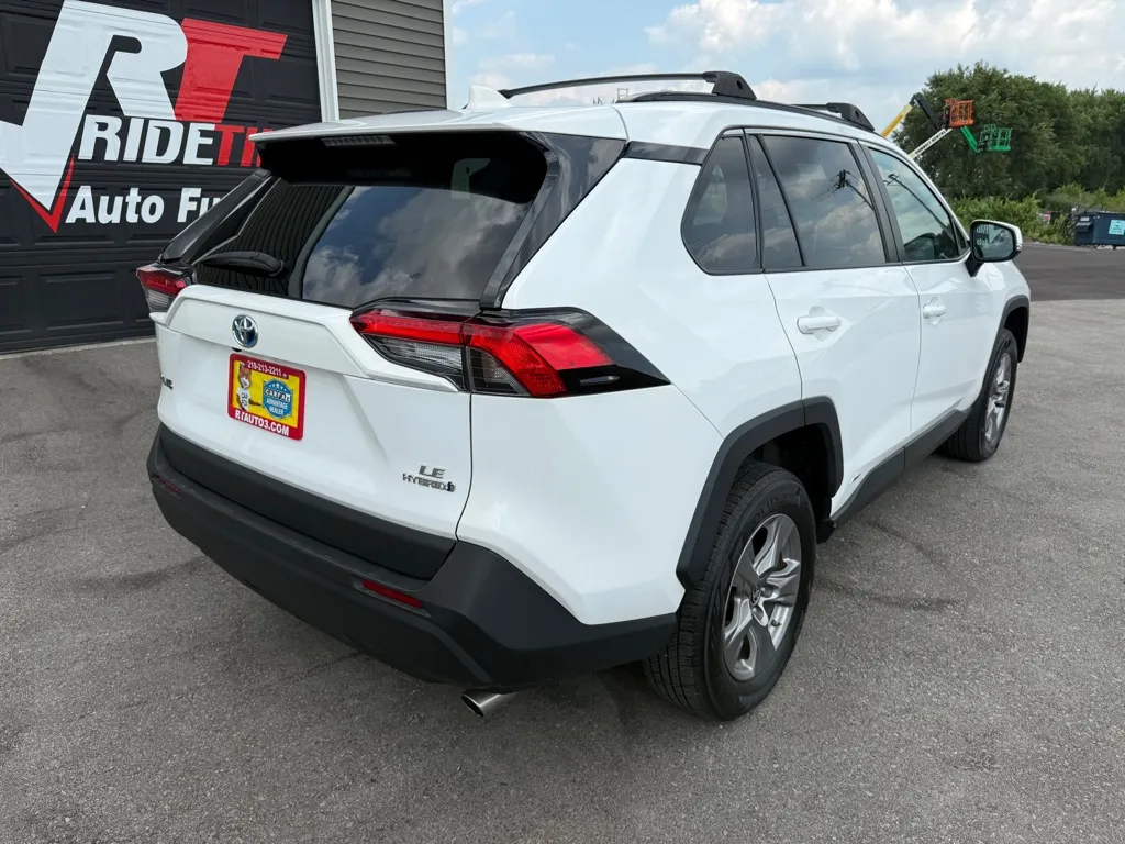 2023 Toyota RAV4 LE - Photo 12
