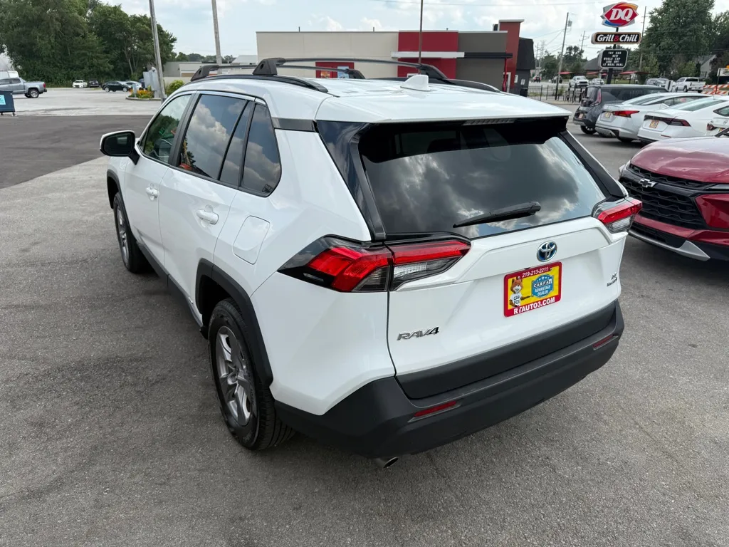 2023 Toyota RAV4 LE - Photo 9
