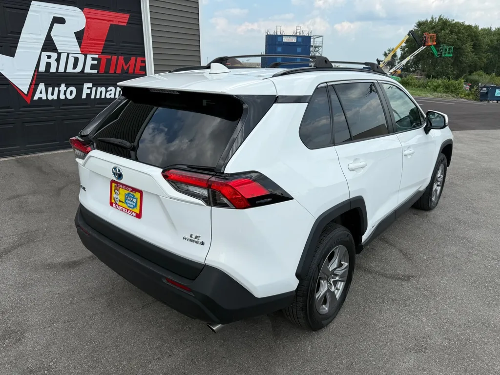 2023 Toyota RAV4 LE - Photo 13